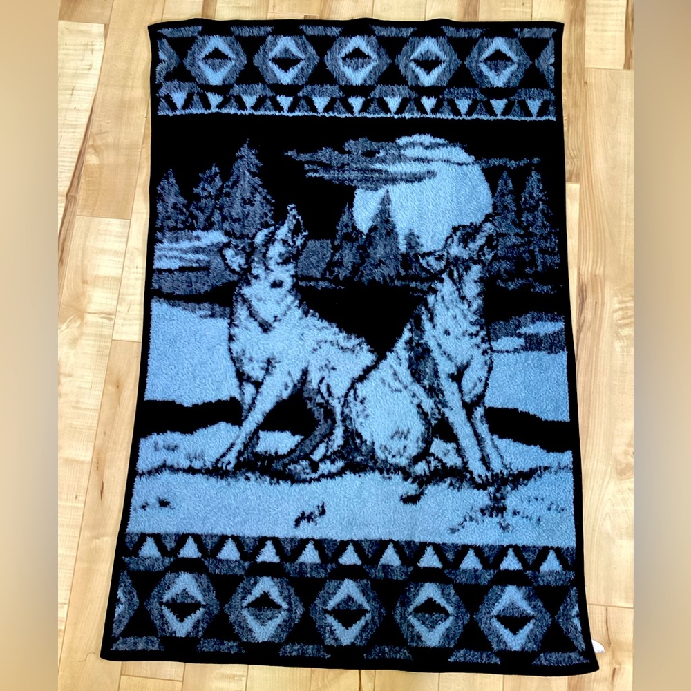 Vintage wolf blanket